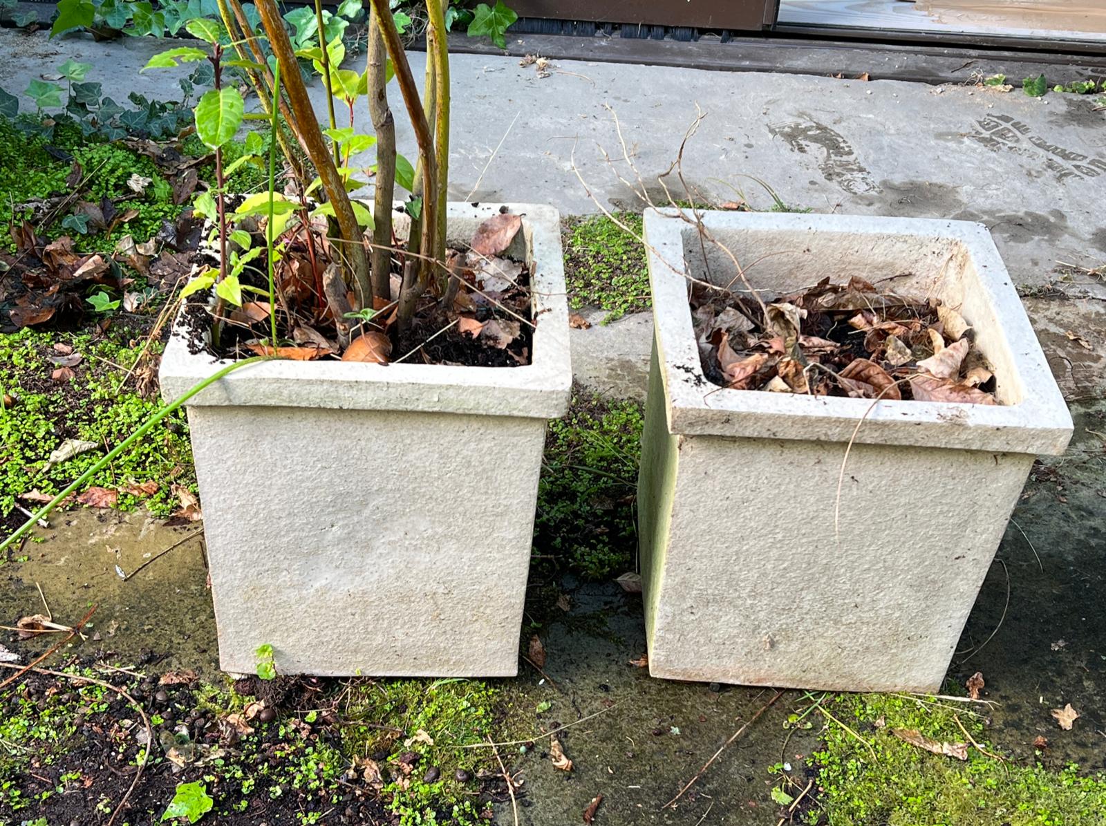 A pair of square planters (H34cm SQ31cm)