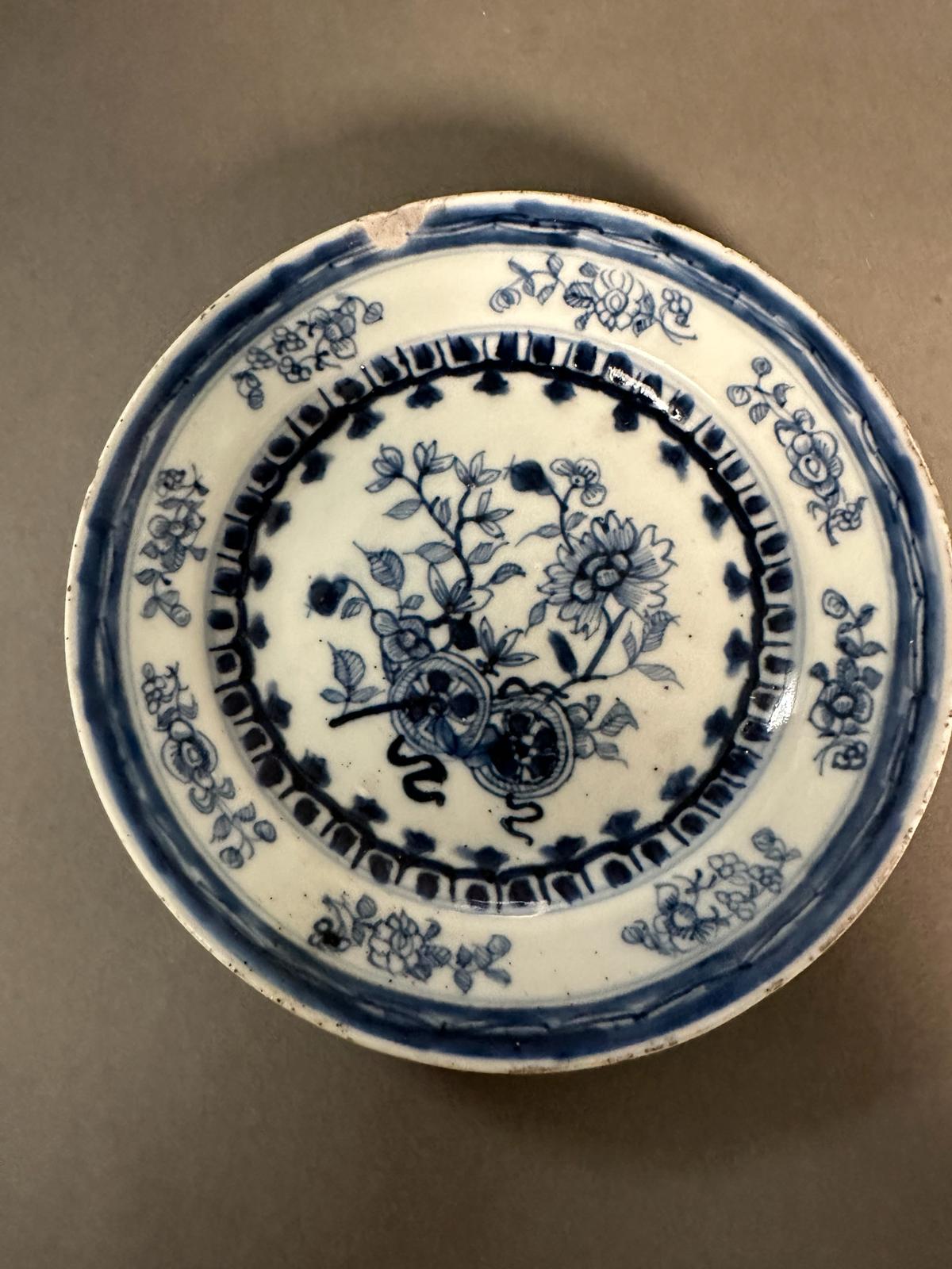 A selection of Chinese blue and white ceramic to include a plate, side plates and a small bowl - Image 10 of 12