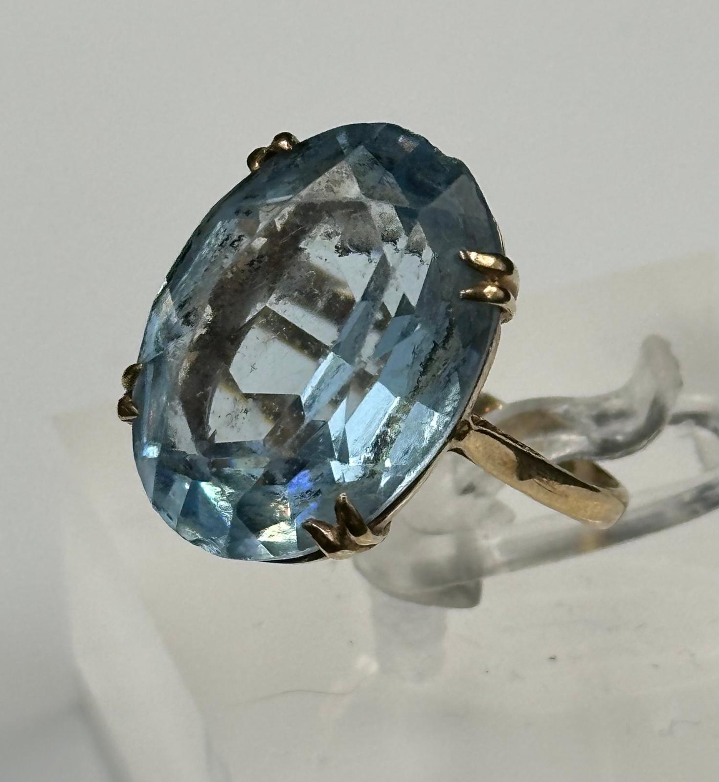 A 9ct gold and blue topaz ring. Size N