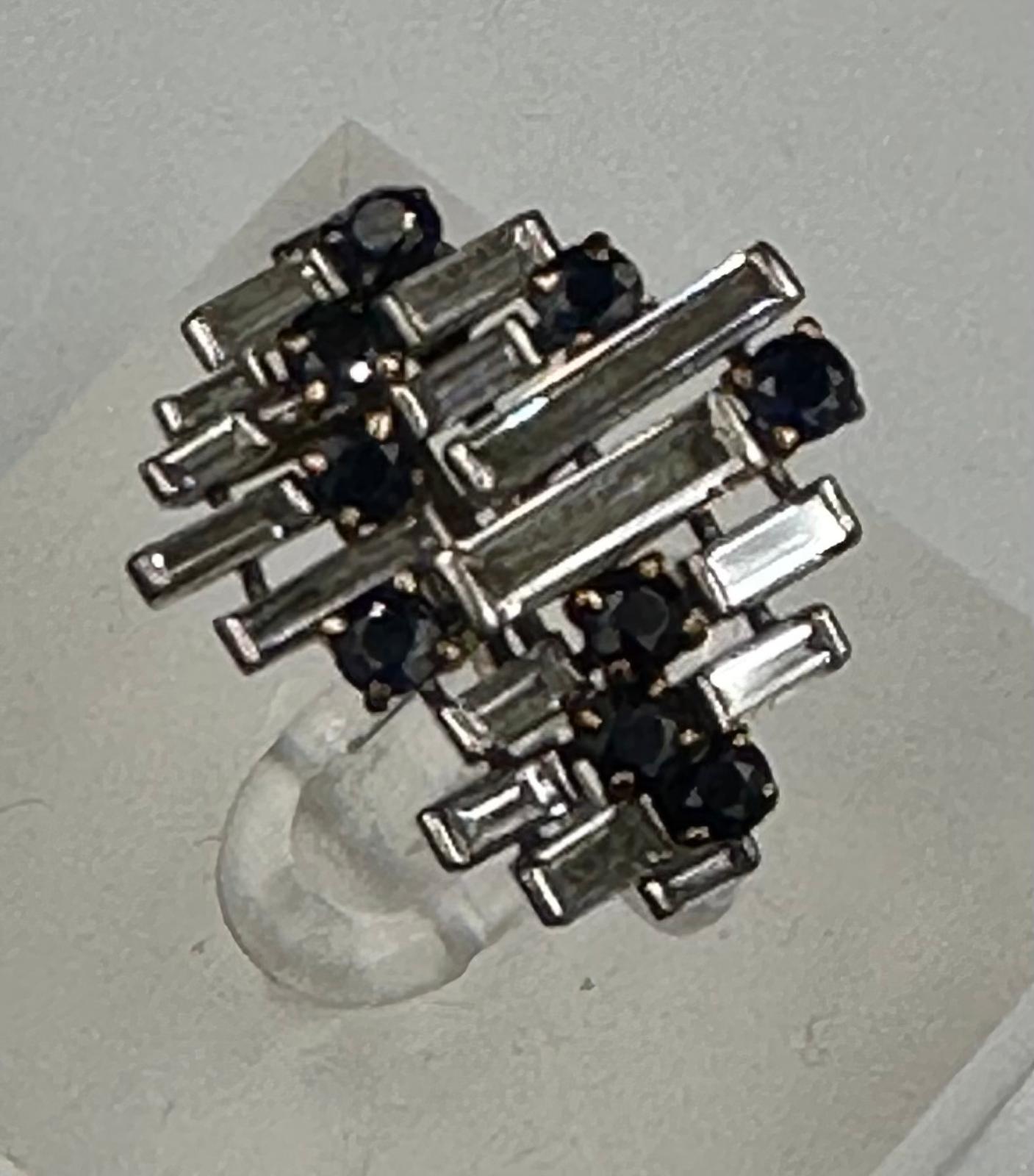 A vintage sapphire baguette cut diamond cocktail ring, diamond 1.2ct and sapphire 0.25ct, untested - Image 3 of 7