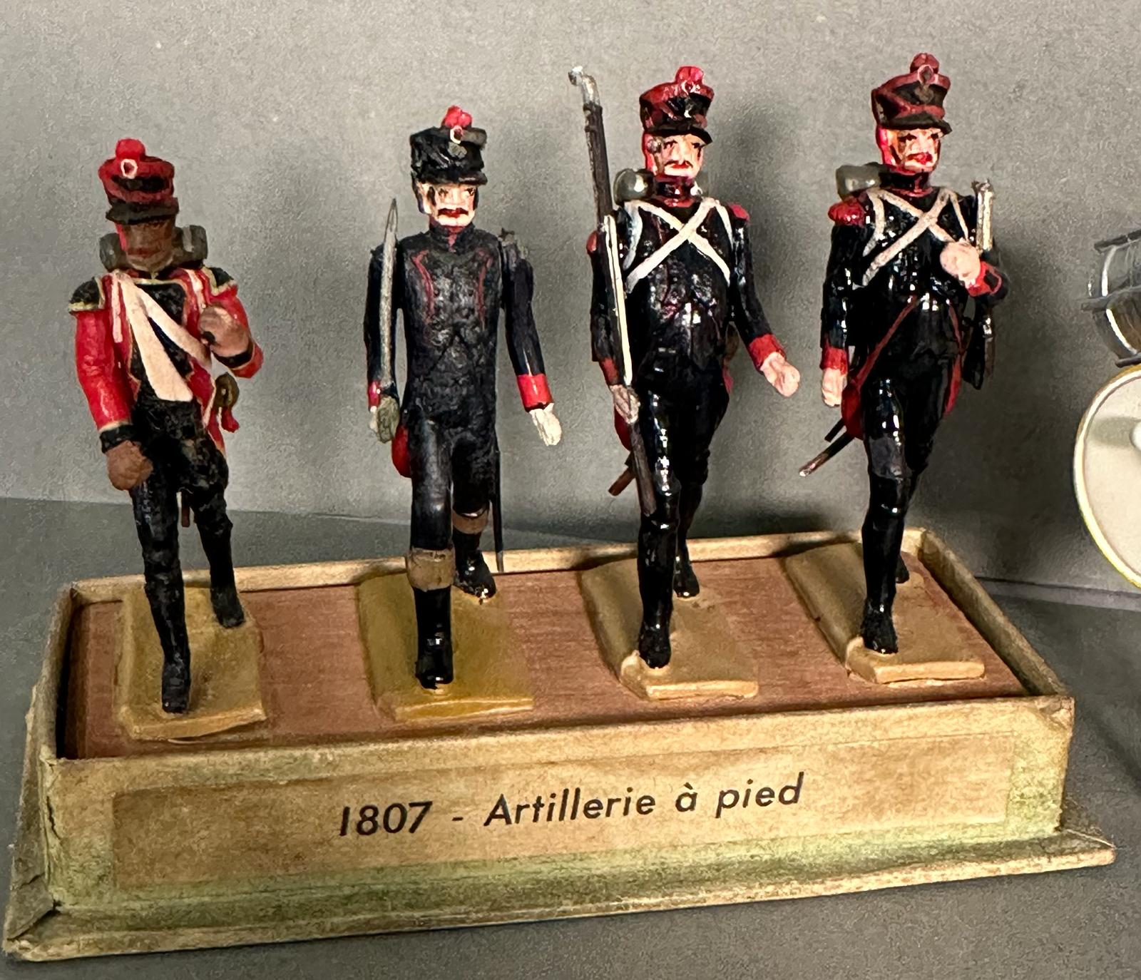A selection of vintage toy soldiers to include French Artillery men etc - Image 2 of 4