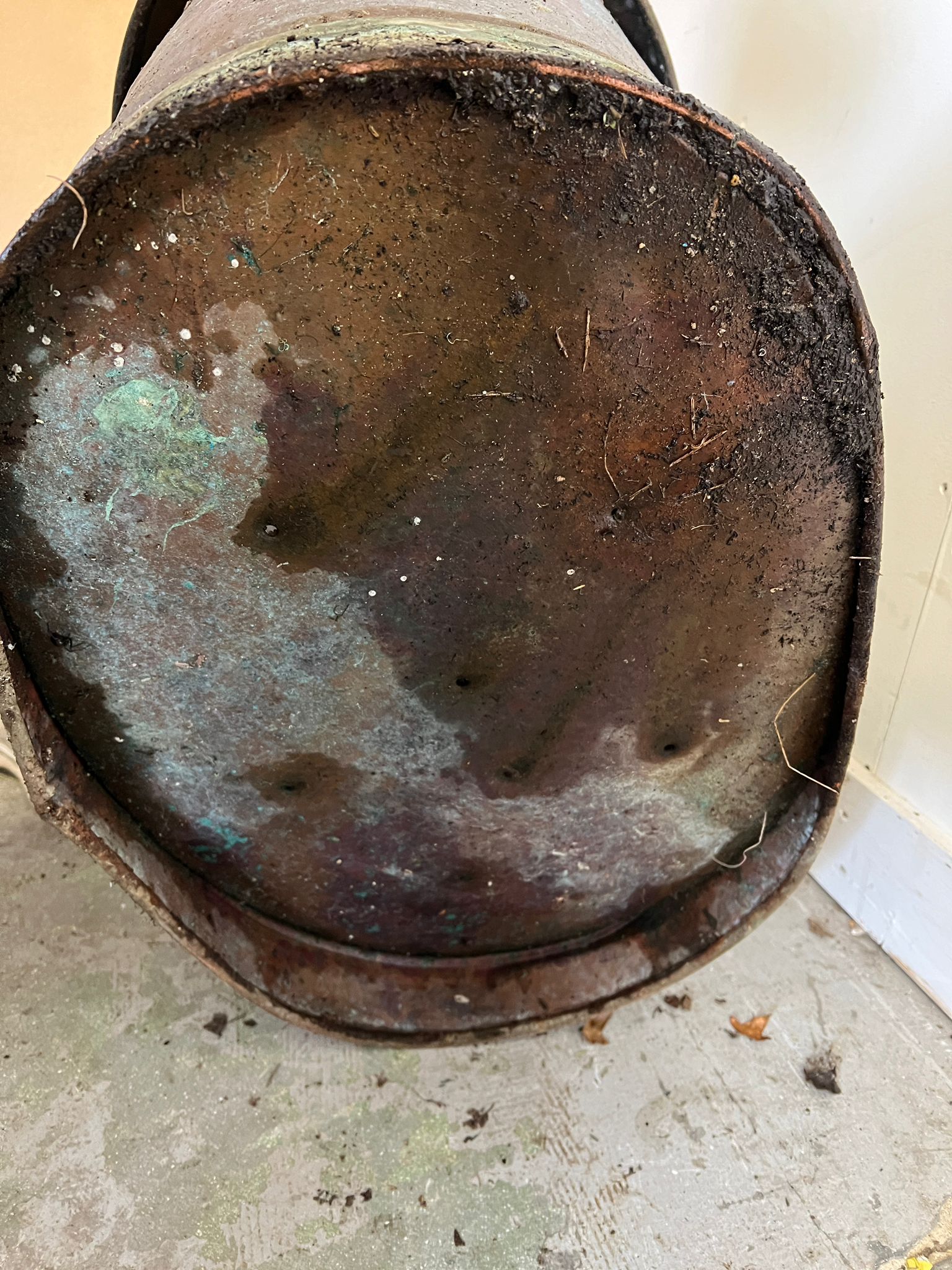 An oval copper planter (H59cm W62cm D48cm) - Image 2 of 4