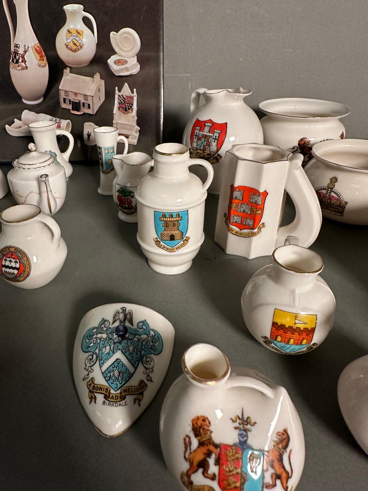 A selection of assorted Goss china and a copy of The Price Guide to the models of V.S.H Goss - Image 6 of 6