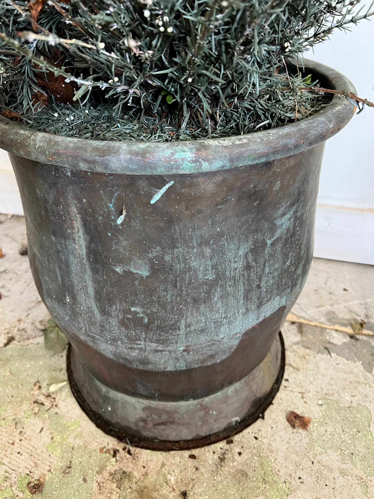 A copper weathered planter (H41cm Dia68cm) - Image 2 of 3