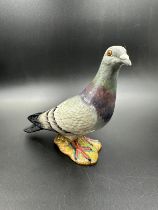 A Beswick figure of a pigeon. No 1383