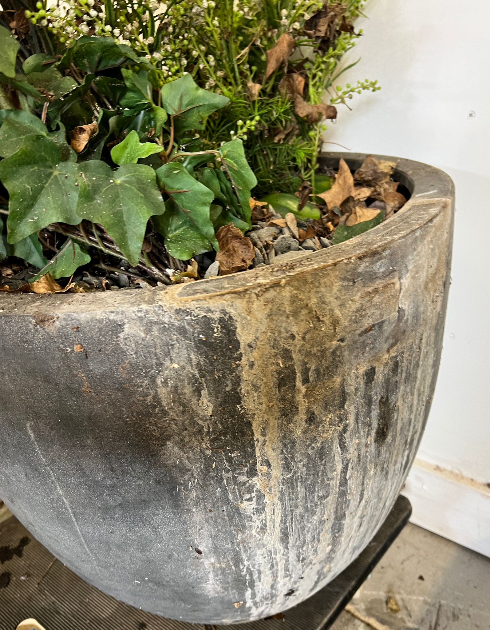 A copper style composite pot with artificial flowers (H44cm) - Image 2 of 3