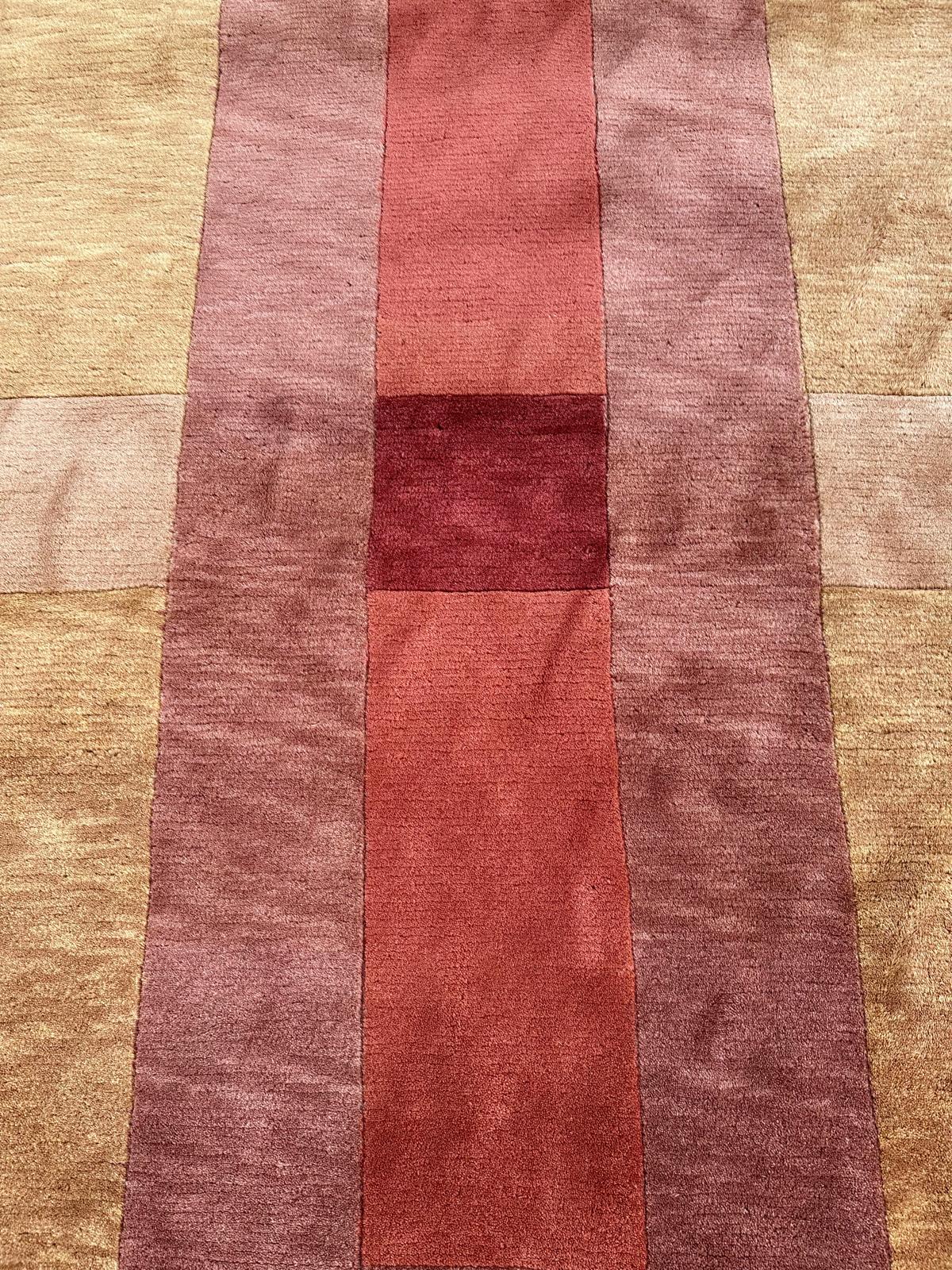 A beige ground wool rug in red, brown and orange 300cm x 210cm - Image 3 of 5