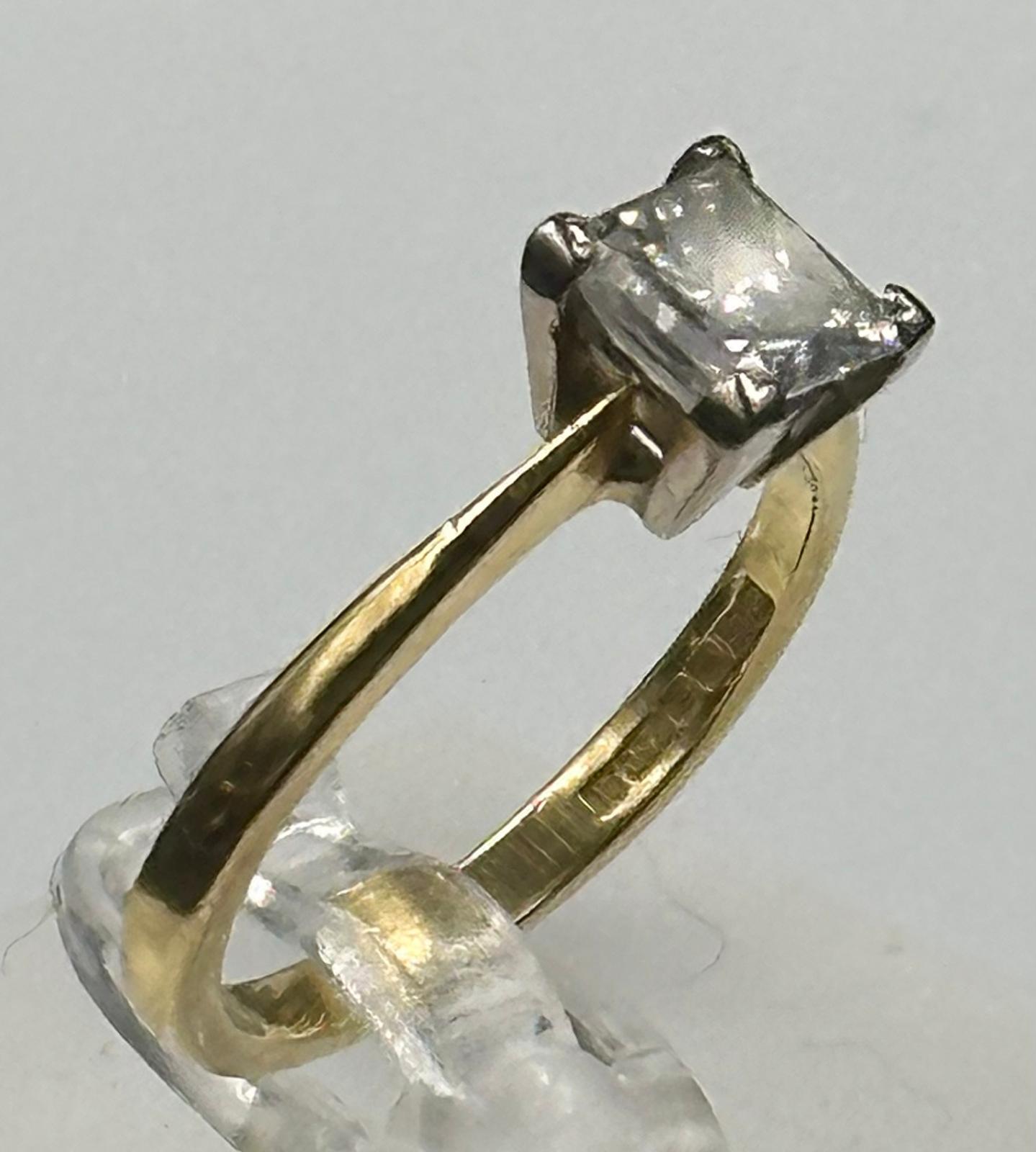 Princess cut diamond solitaire ring mounted in 18ct gold. Hallmarked 750. Central diamond weighing - Image 2 of 4