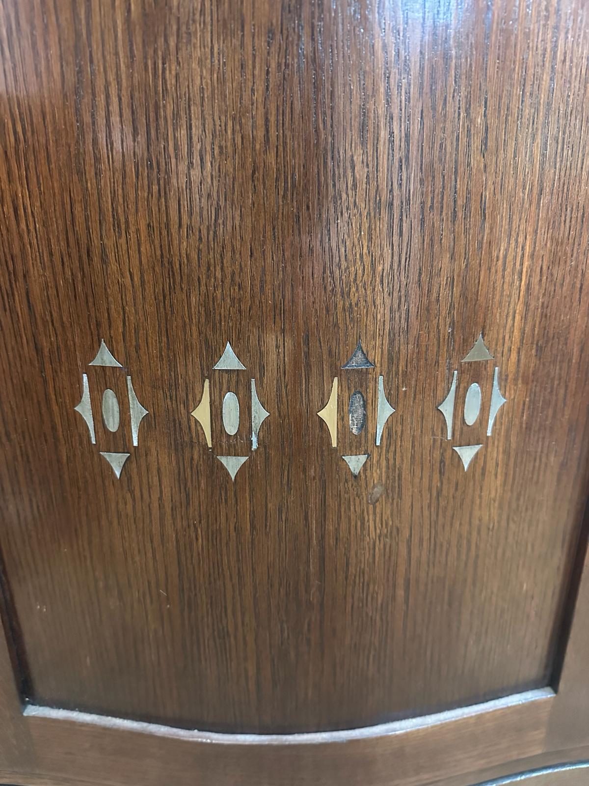 An oak Art Deco cabinet comprising of two drawers four glazed cupboards and central mirror (H200cm - Image 3 of 8