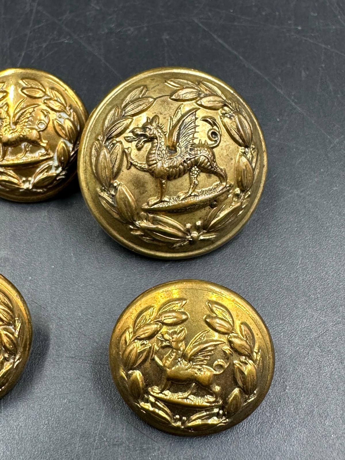 A small selection of brass military buttons. - Image 3 of 5