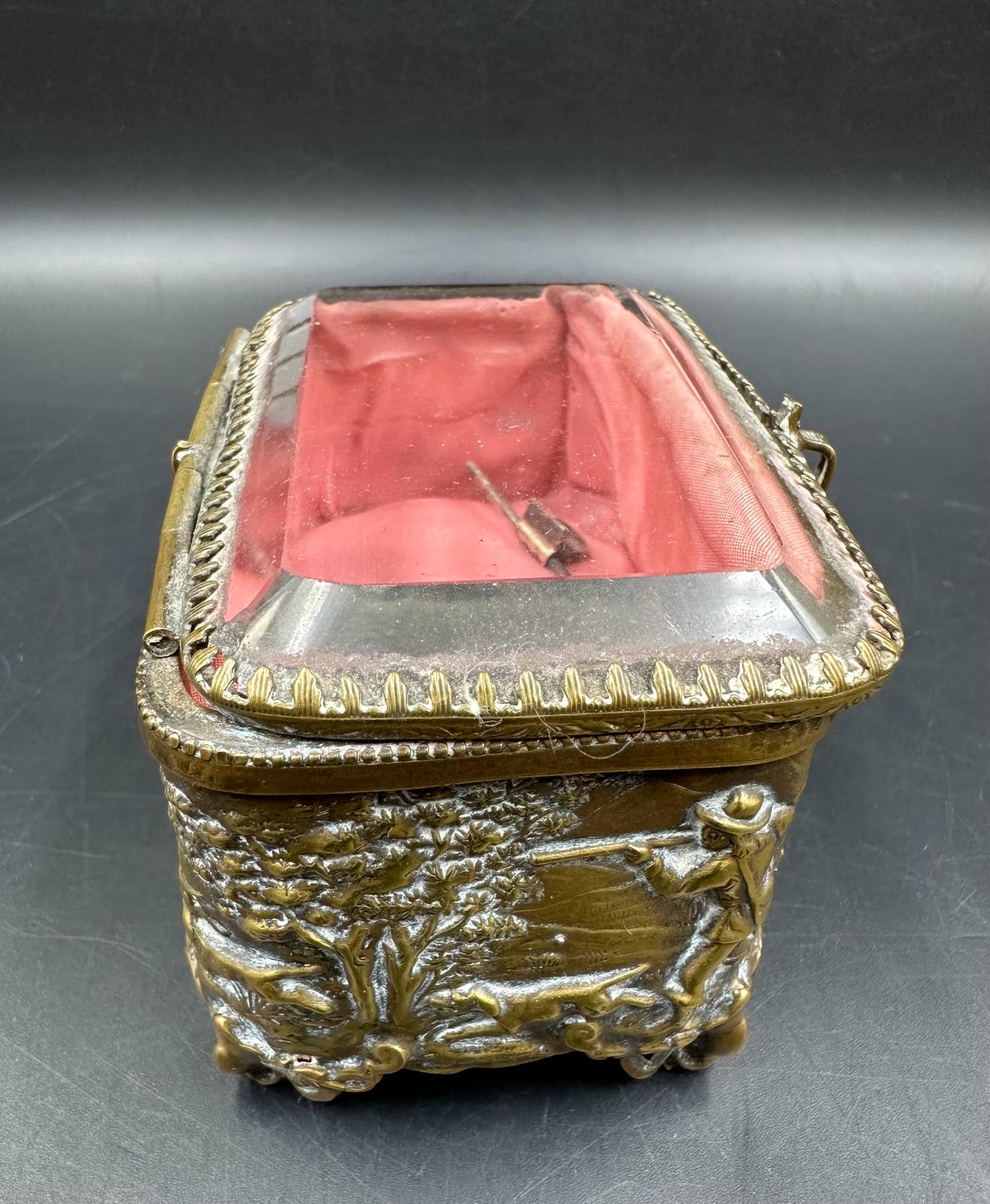 An antique French, bevelled edge glass topped jewellery box with hunting scene decoration. - Image 2 of 5