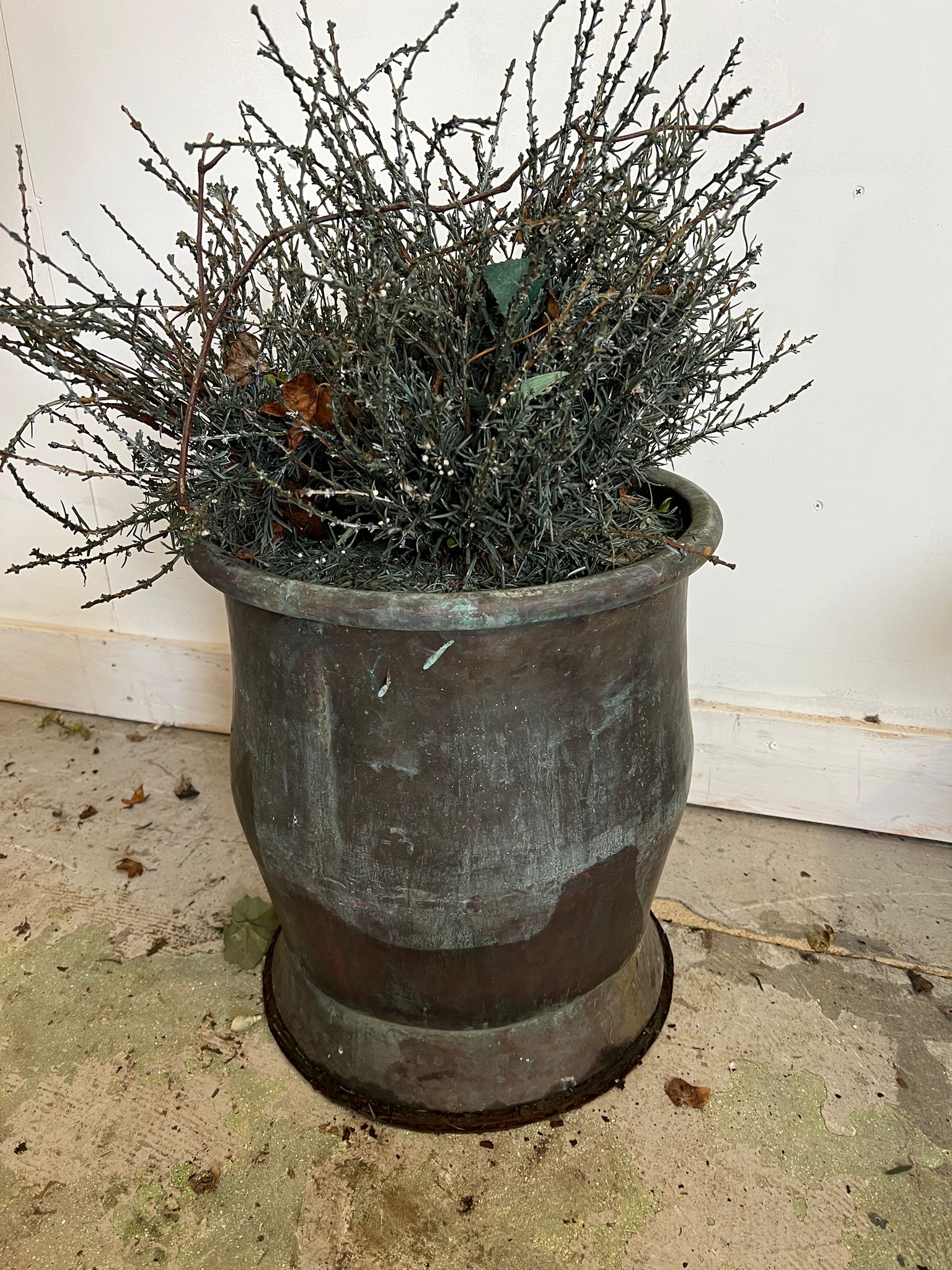 A copper weathered planter (H41cm Dia68cm)