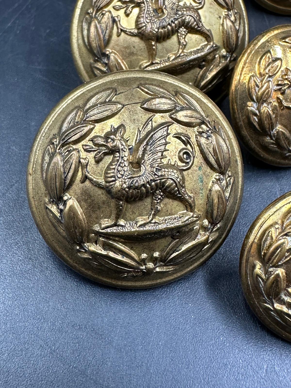 A small selection of brass military buttons. - Image 4 of 5