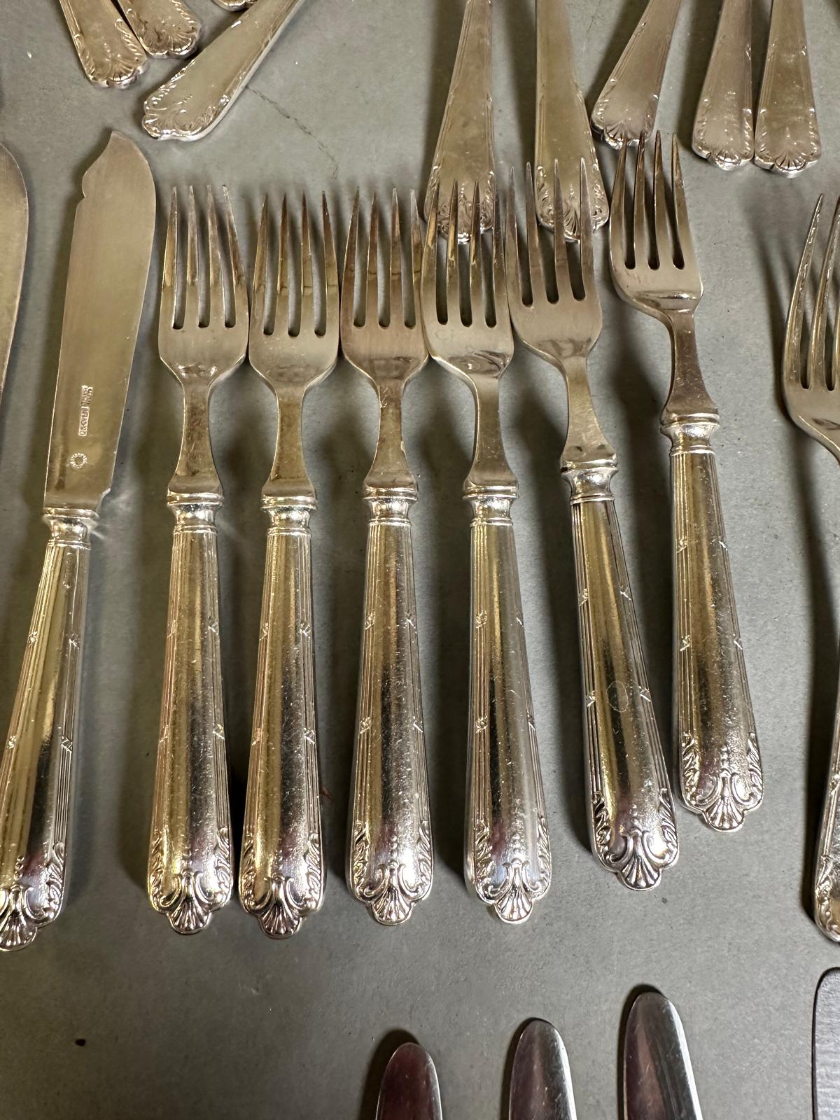 A Garard & Co six place setting silverplated cutlery service in original box. - Image 3 of 7