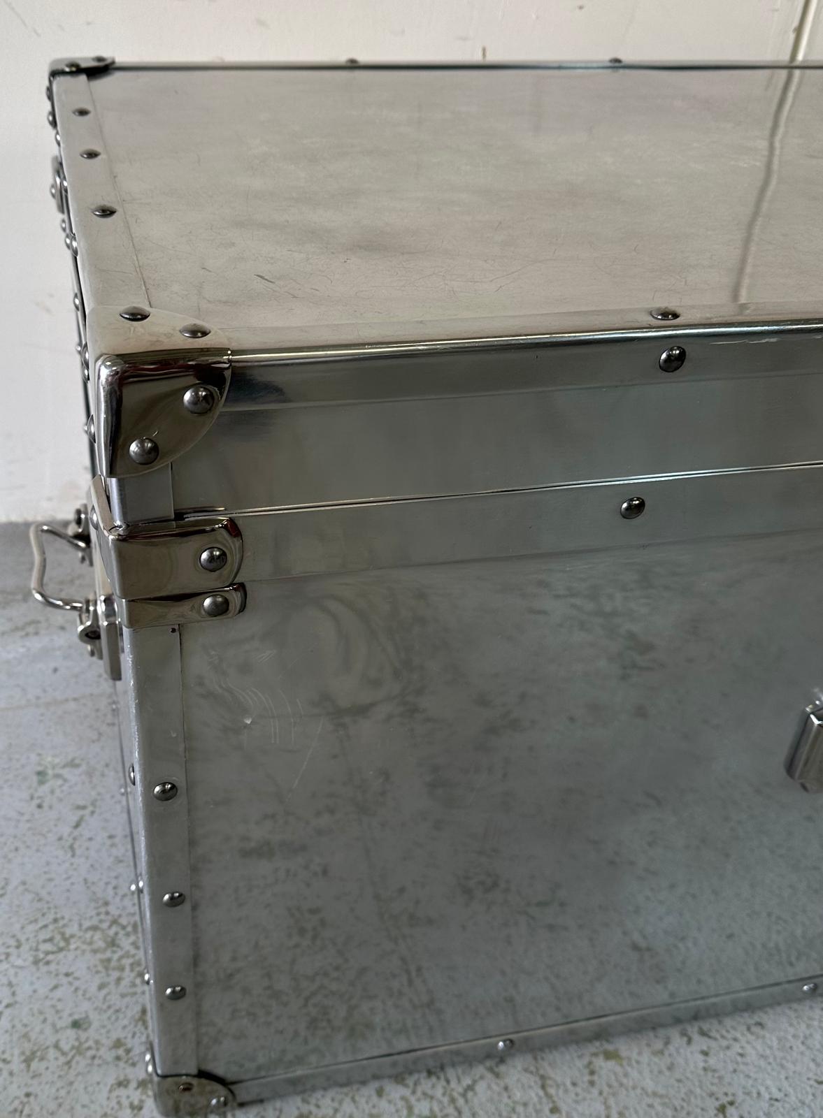 A contemporary stainless steel storage trunk with handles to side central escutcheon to front - Image 6 of 6