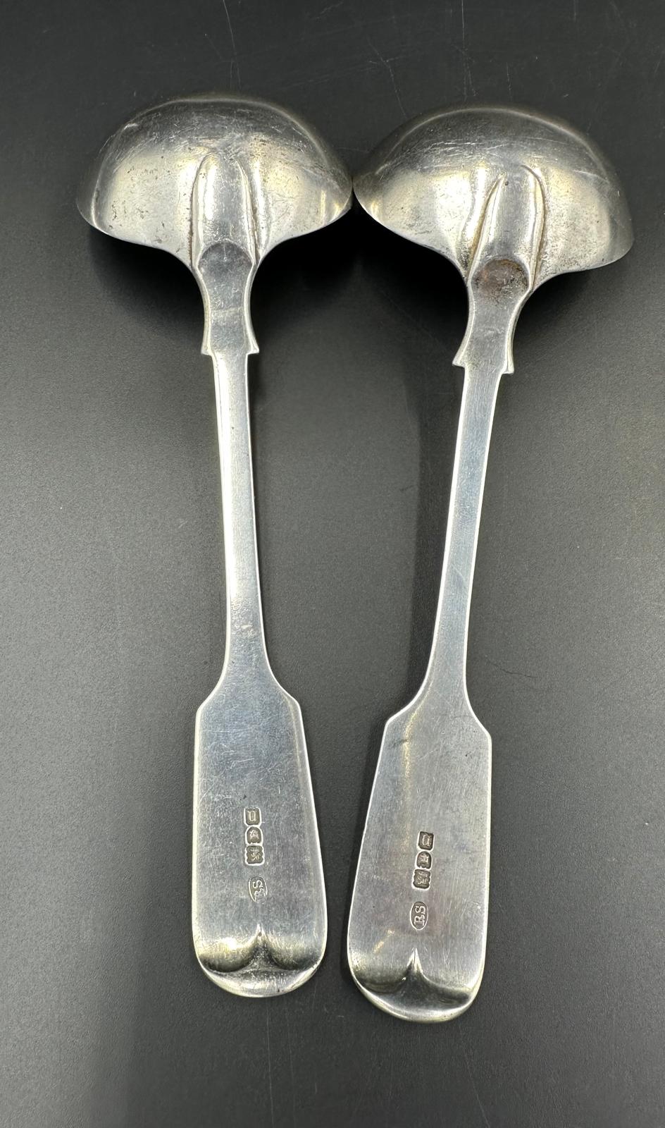 A pair of silver sauce ladles, hallmarked for London by Robert Stebbings 1908. Approximate total - Bild 2 aus 2