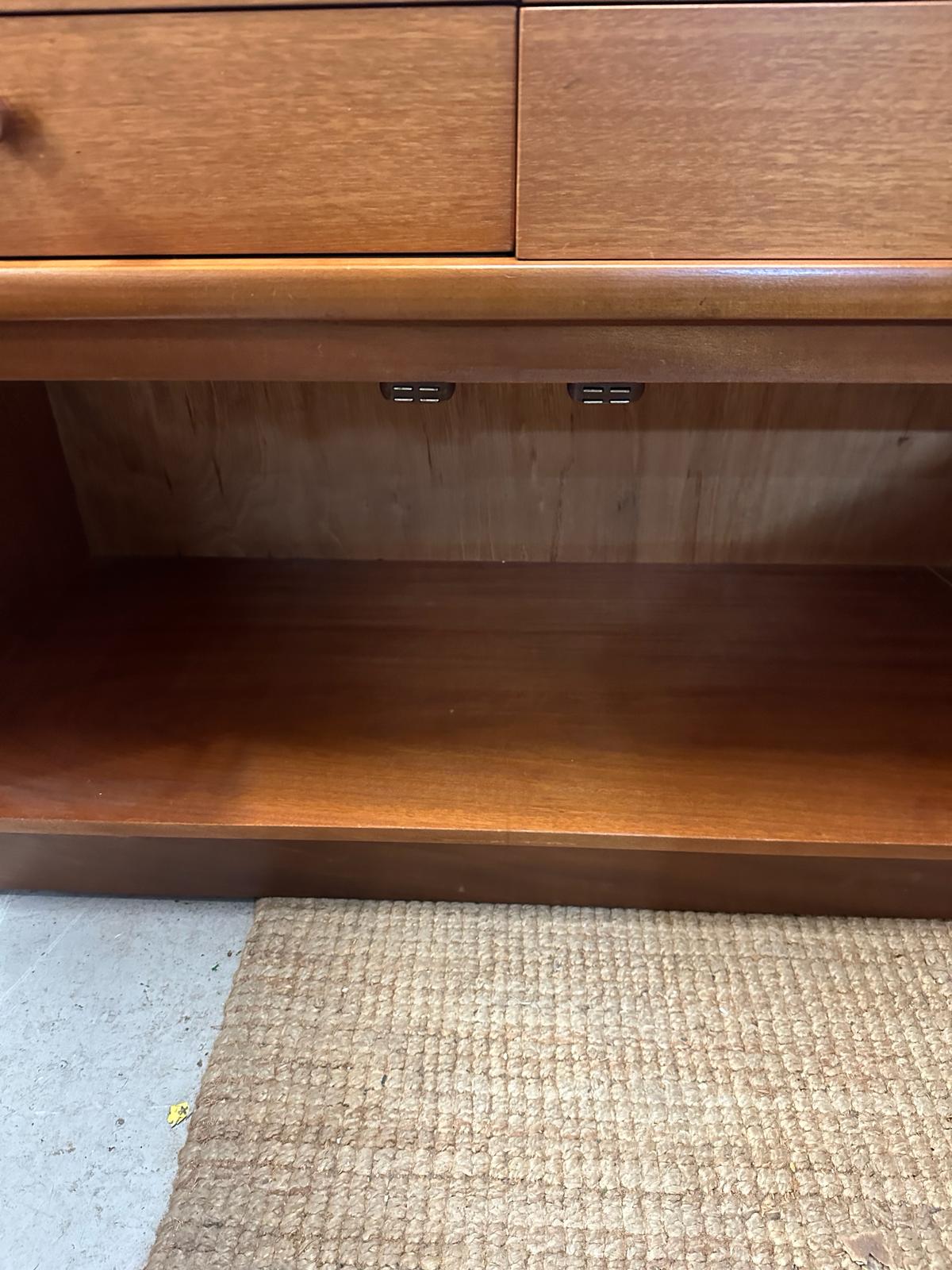 A Mid Century sideboard by Nathan, four short drawers with two cupboard door under (H76cm W122cm - Image 5 of 6