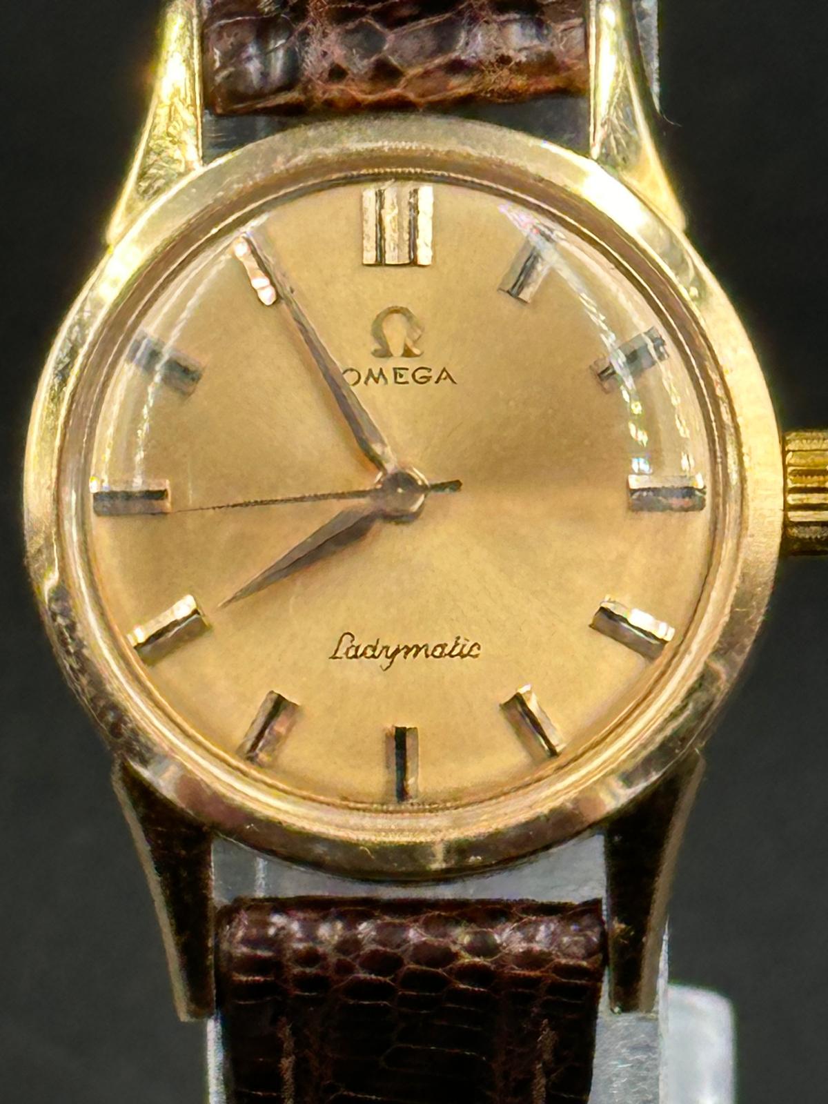 Gold Omega Ladymatic wristwatch on a brown leather strap. 26mm case. Plexi glass. Swiss Gold - Image 2 of 2