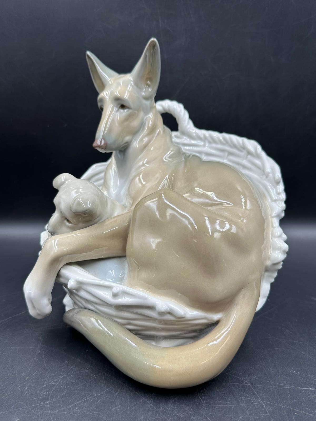 A Lladro figure of a German Shepherd with puppy number 4731 - Image 4 of 4