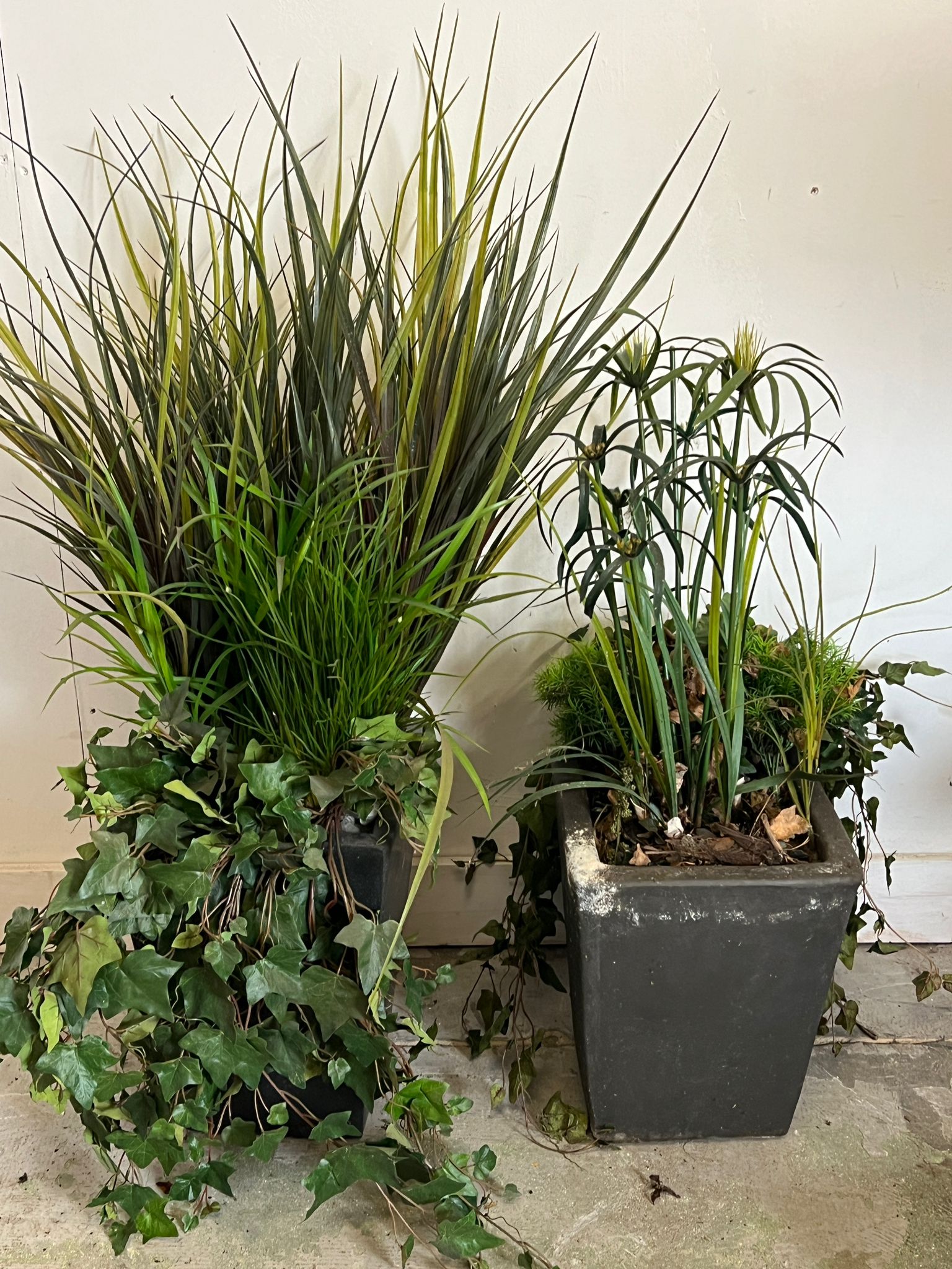 Two planters with artificial plants (H34cm and H37cm)