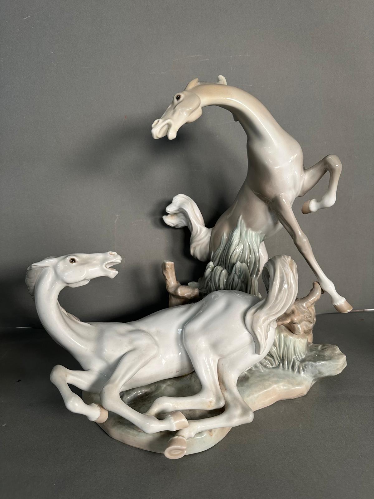 A selection of AF porcelain figures to include Lladro Playful horse no 4597, Fierce pursuit deer and - Image 5 of 11