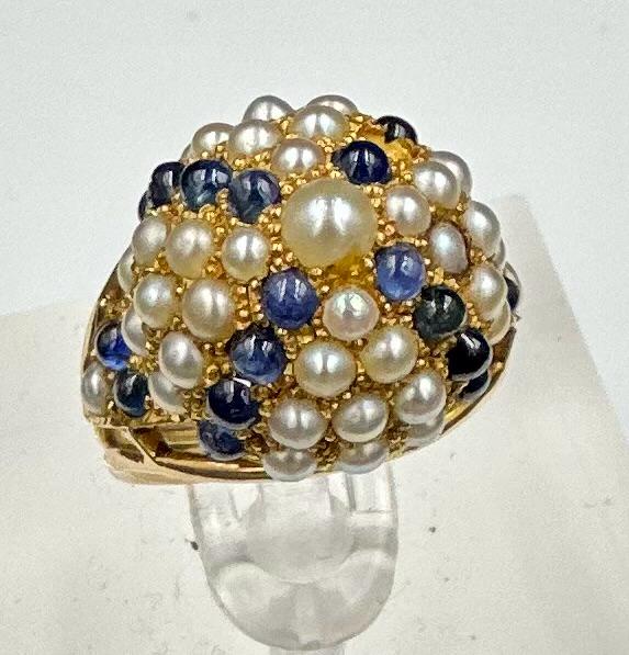 An Arabian gold sapphire and seed pearl cocktail ring, approximate total weight 8.4g - Image 4 of 5