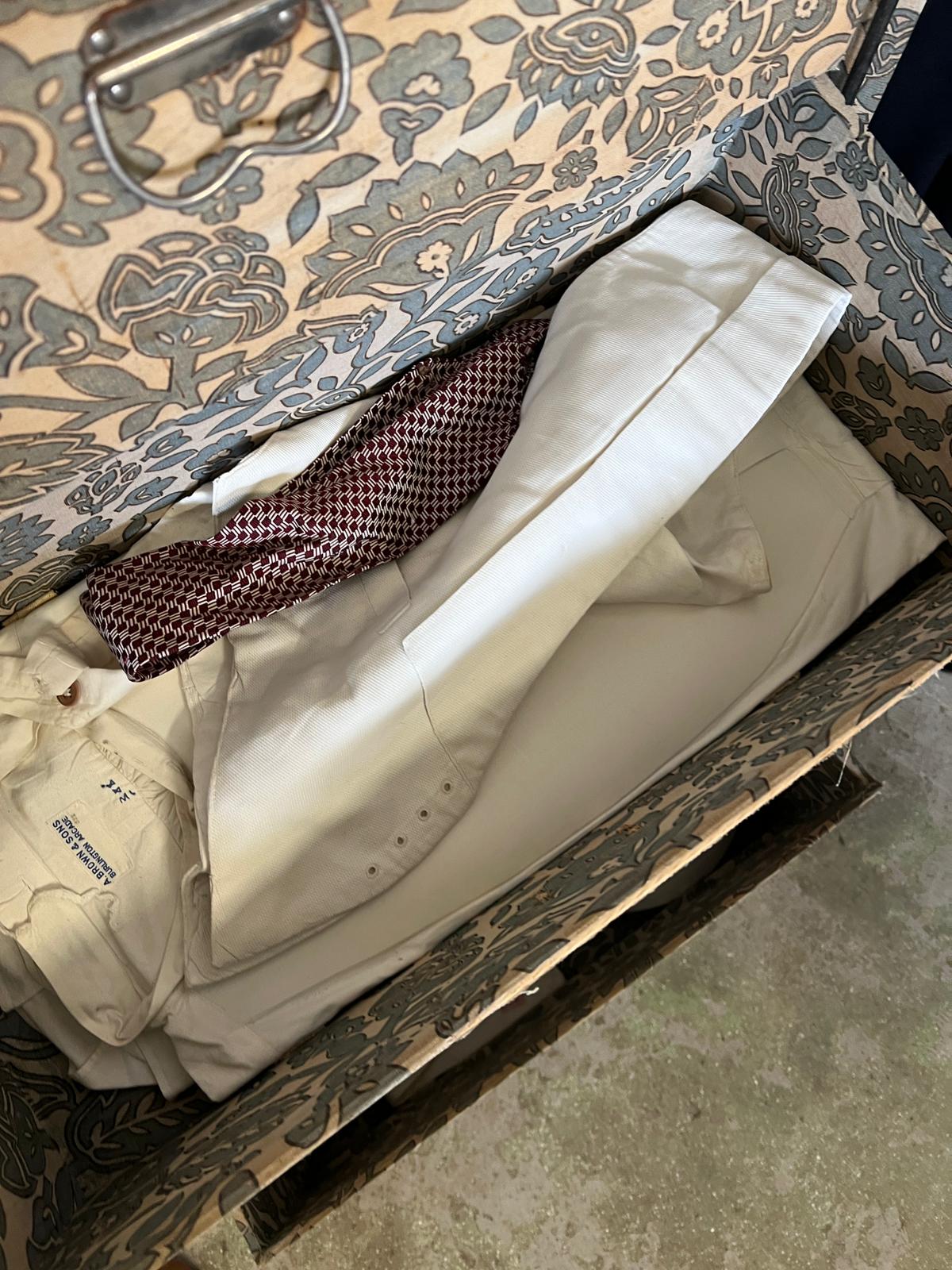 A fantastic example of a fitted steamer trunk, this gentleman's travelling wardrobe has a fitted - Image 7 of 12