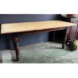 A country pine kitchen table on turned legs (H76cm W182cm D76cm)