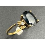 An 18ct gold sapphire ring with diamond shoulders AF