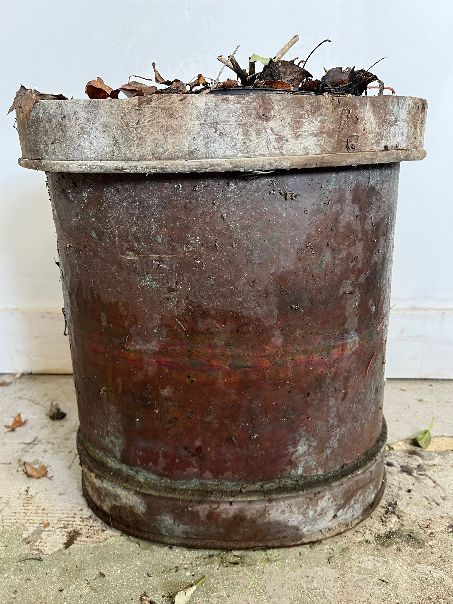 An oval copper weathered planter (H41cm W40cm) - Image 2 of 3