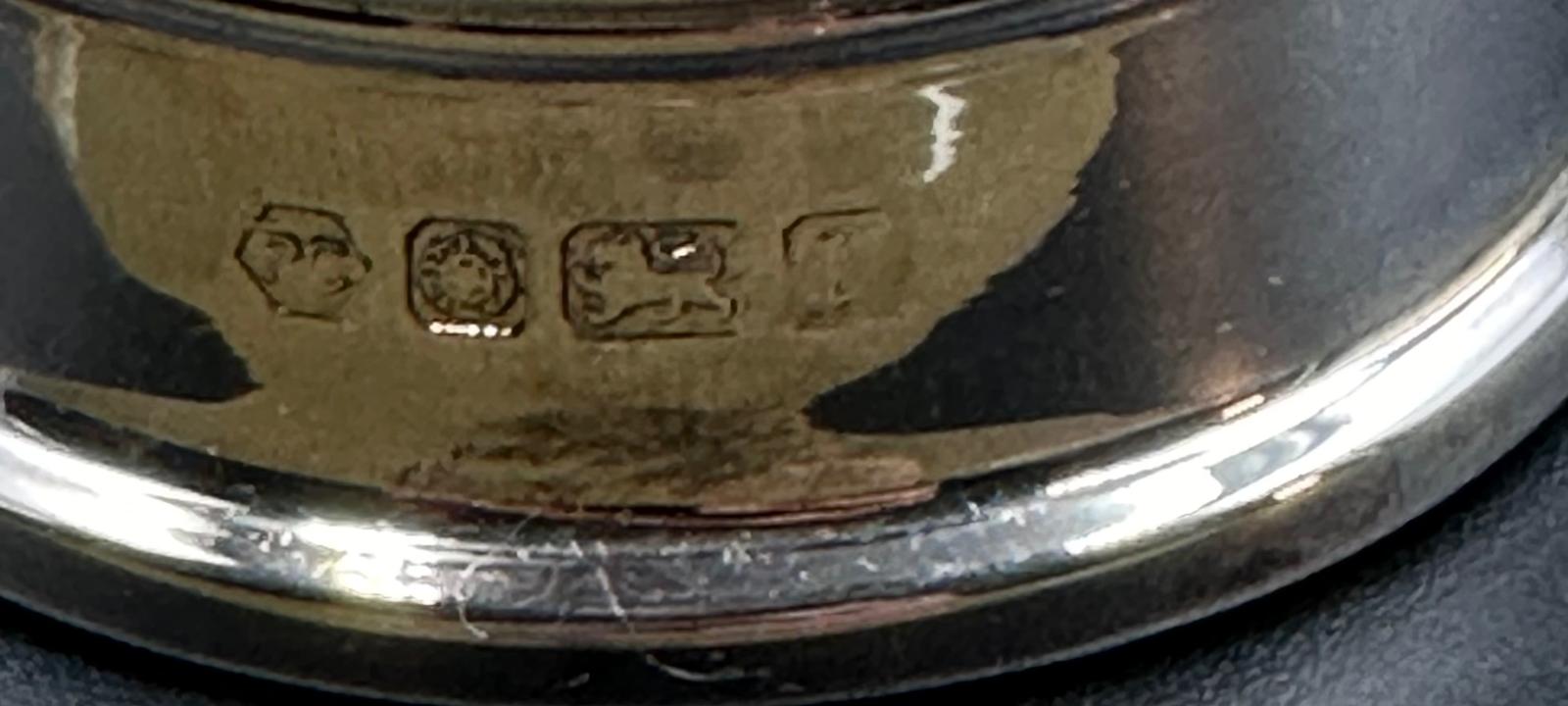 A Carr's of Sheffield Ltd silver writing set to include inkwell and pen, hallmarked for Sheffield - Image 4 of 4