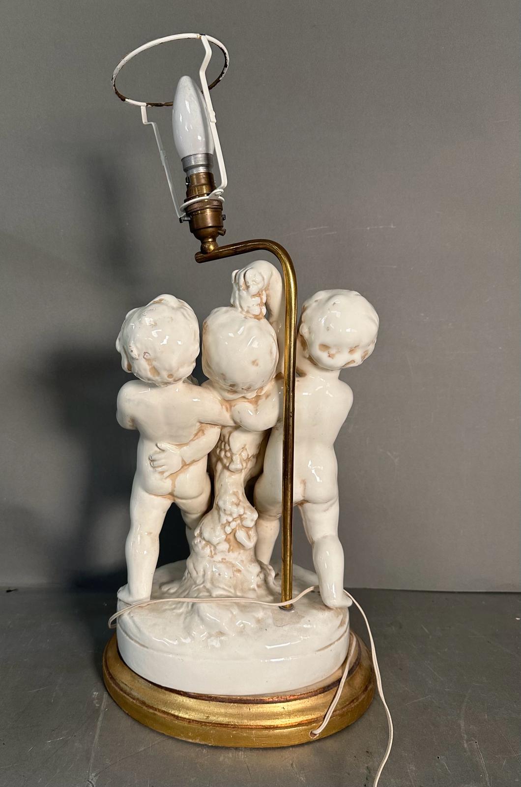 A white ceramic figural cherub table lamp on gold painted base - Image 4 of 10