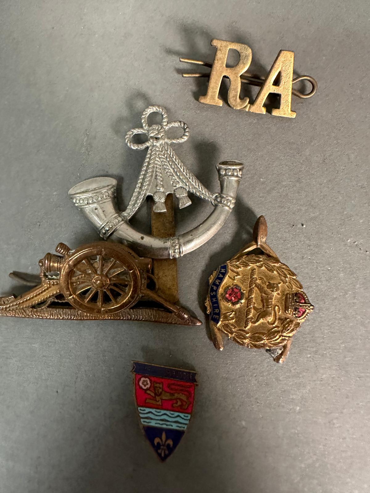 A selection of military capo badges and insignia various regiments to include Royal Artillery, - Image 8 of 9