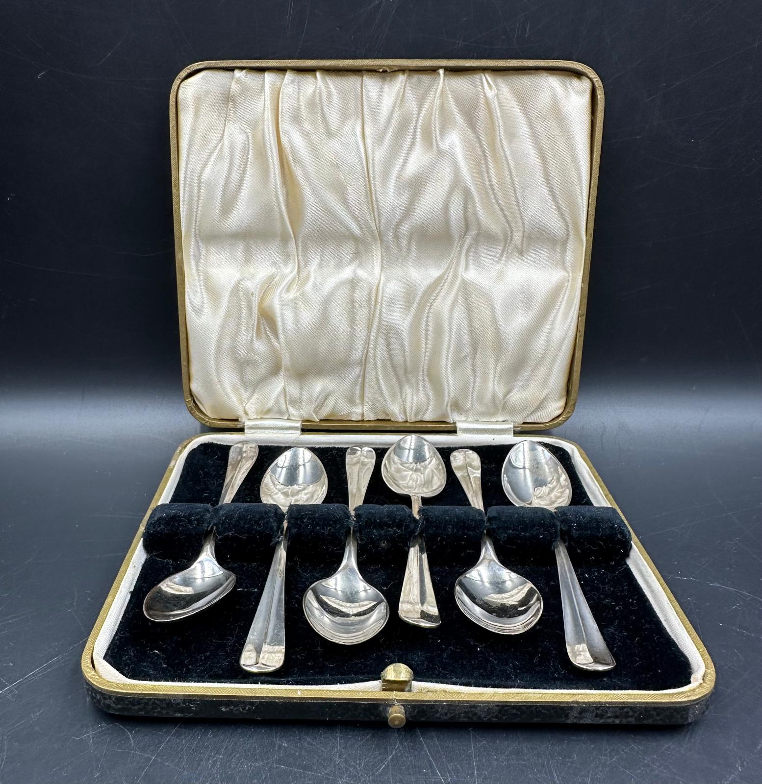 A boxed set of six silver teaspoons, hallmarked for Sheffield 1932 by Viner's Ltd