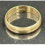 9ct gold band. Size W. 4 grams. Hallmarked 9ct