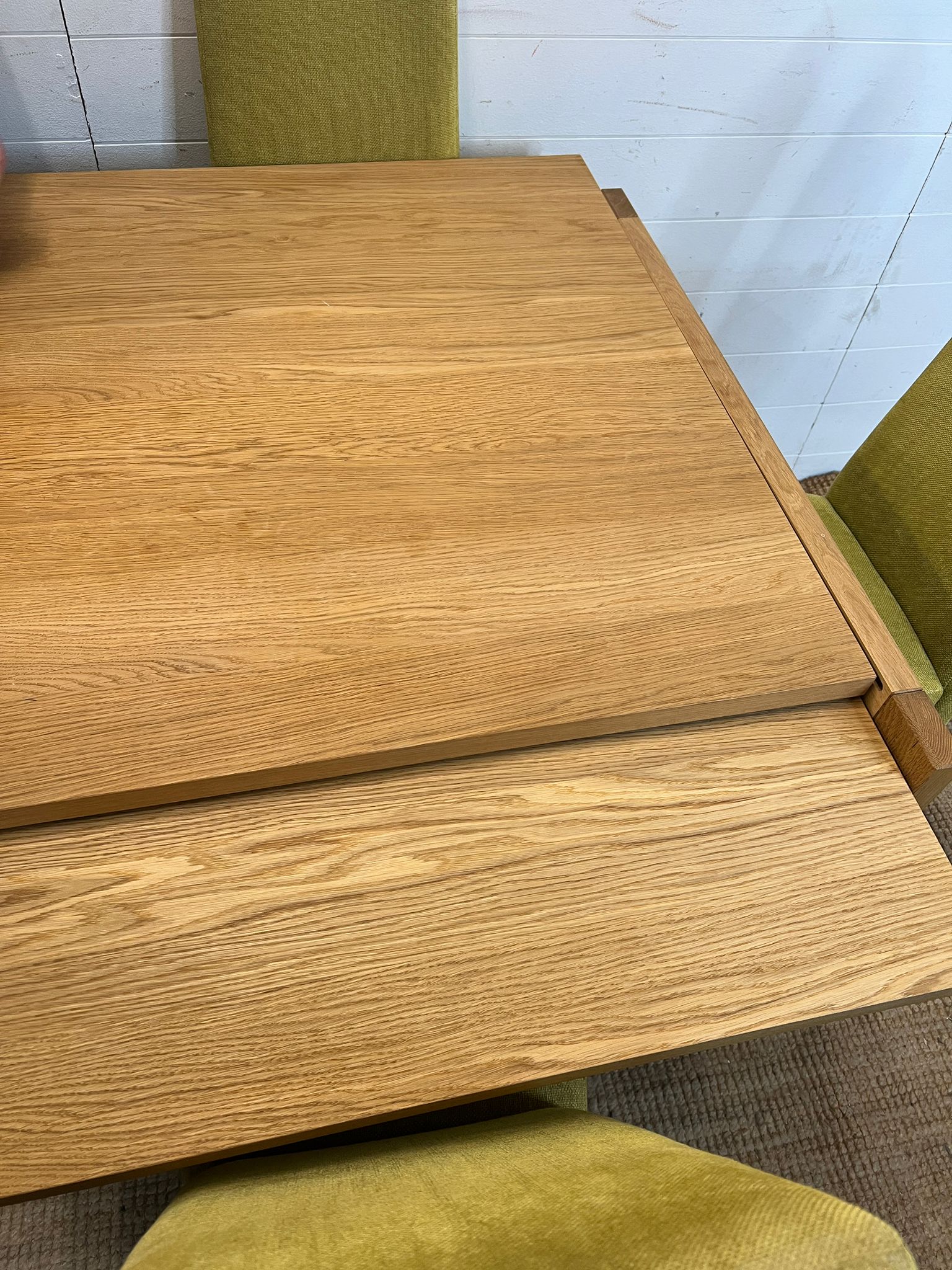 A light oak dining table and four lime green chairs (H75cm Sq85cm) - Image 6 of 6