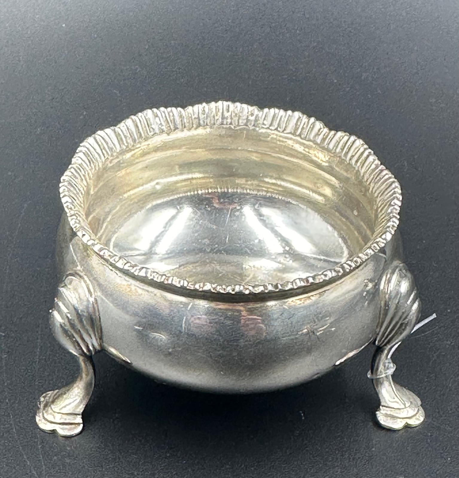 A silver cruet set to include, pepper, salt and mustard pot on hoof feet by J B Chatterley & Sons - Image 3 of 6
