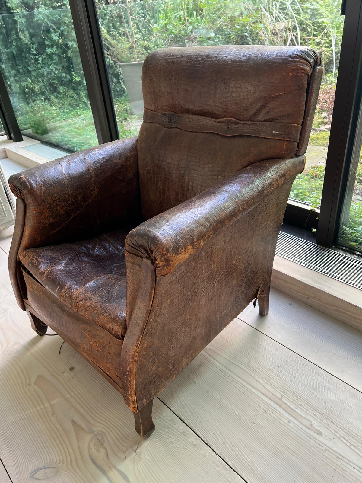 An antique leather club chair in distressed manner with scrolling arms (H95cm W71cm D31cm SH43cm) - Image 3 of 5