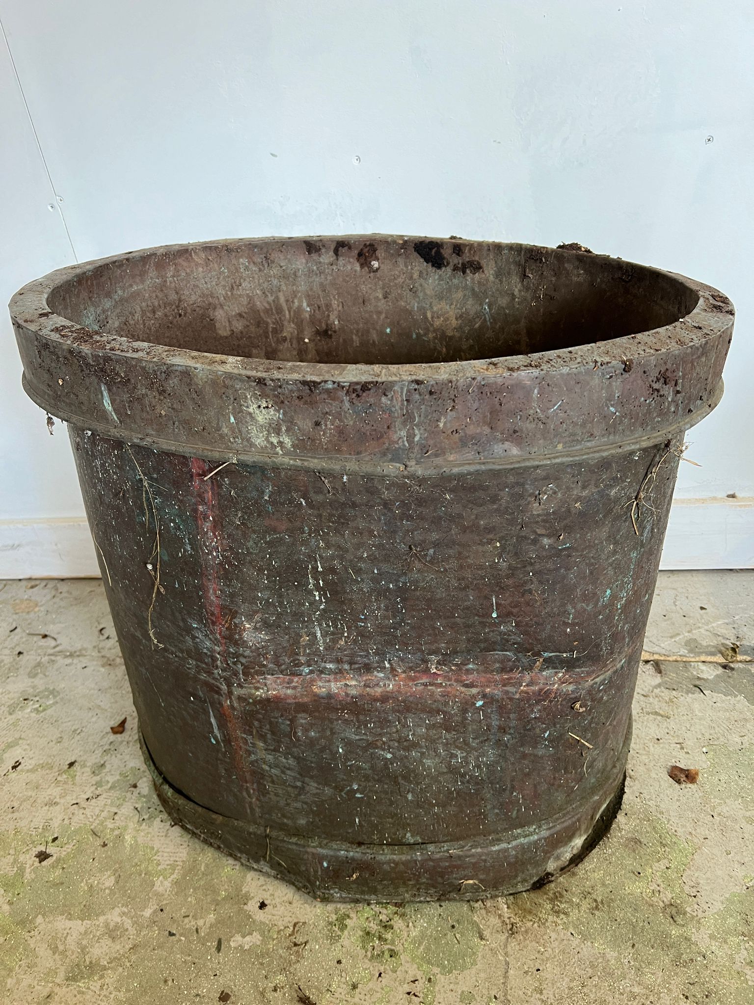An oval copper planter (H59cm W62cm D48cm) - Image 4 of 4