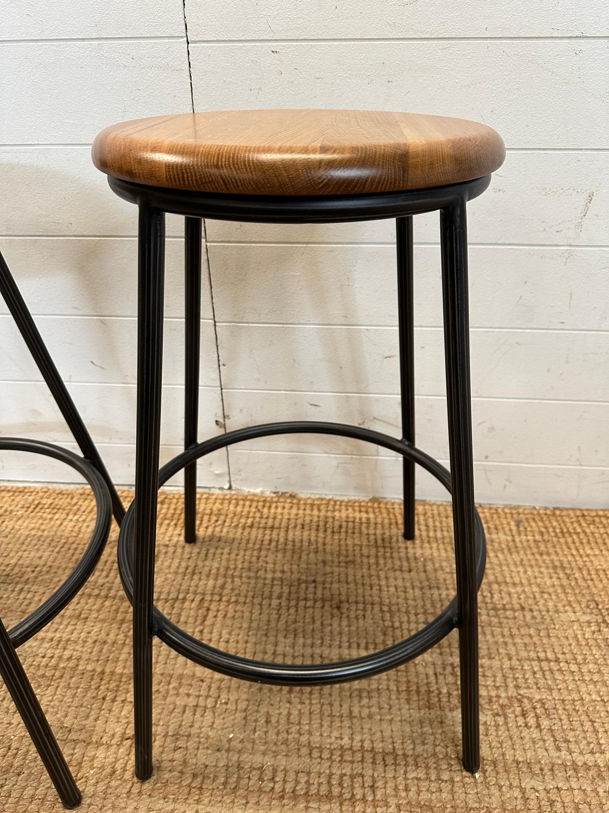 A pair of industrial style bar stools with wooden seats (H66cm) - Image 2 of 3
