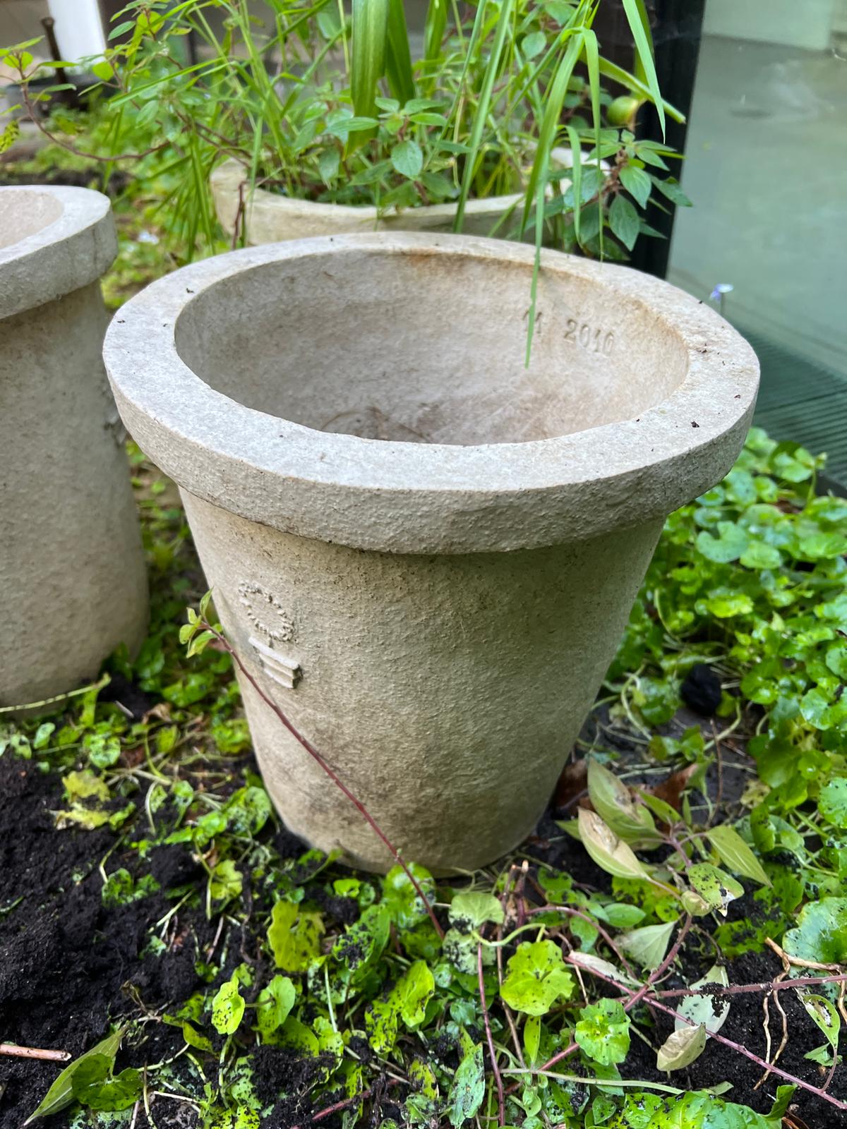 Three composite stone planters/pots tapering to base (H29cm Dia28cm) - Image 2 of 3