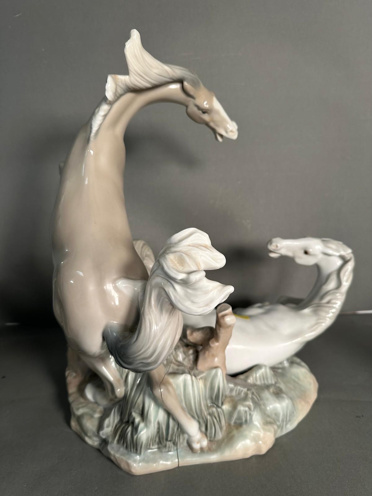 A selection of AF porcelain figures to include Lladro Playful horse no 4597, Fierce pursuit deer and - Image 4 of 11