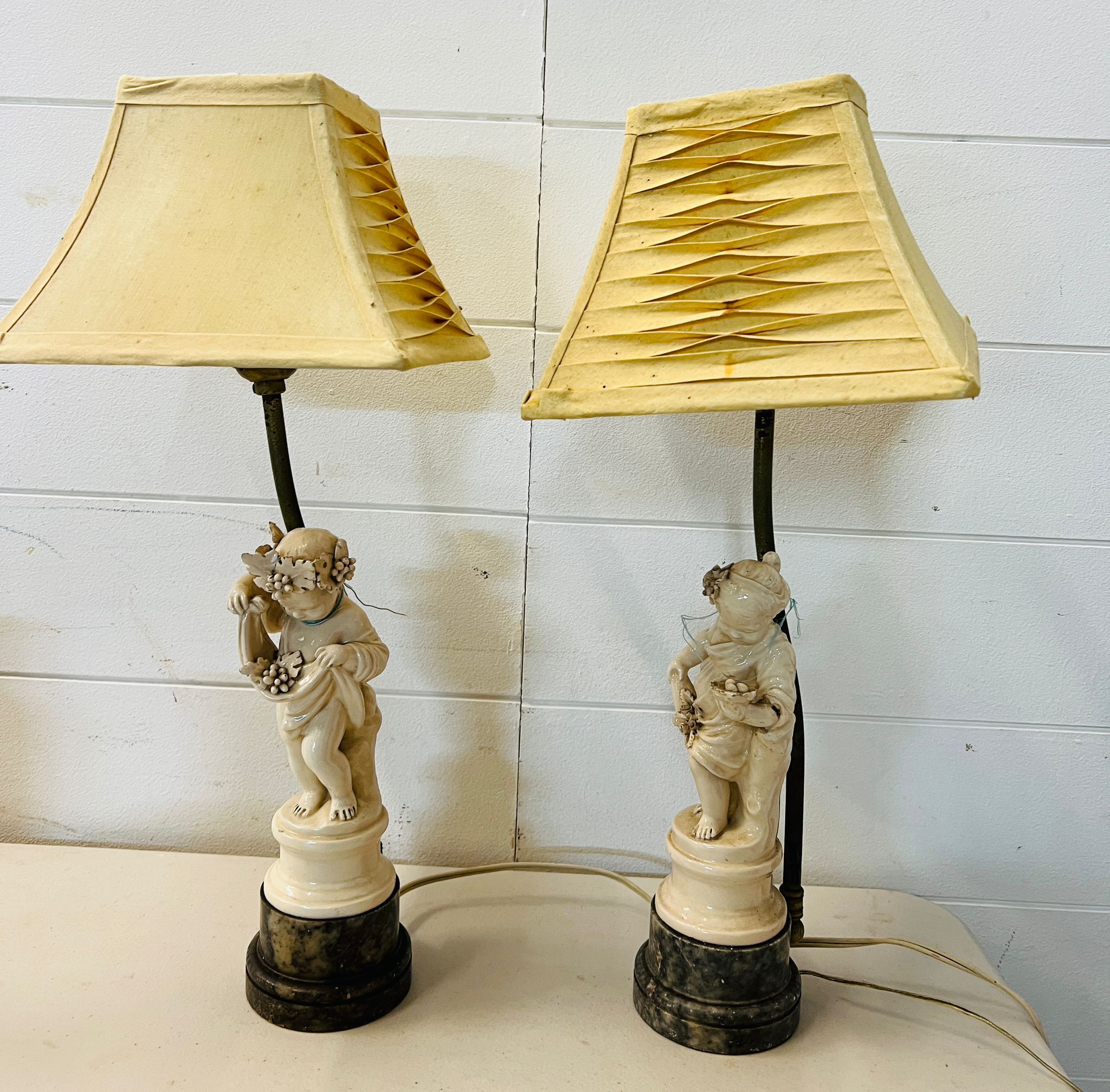 Two porcelain figural lamps on marble base (H50cm)