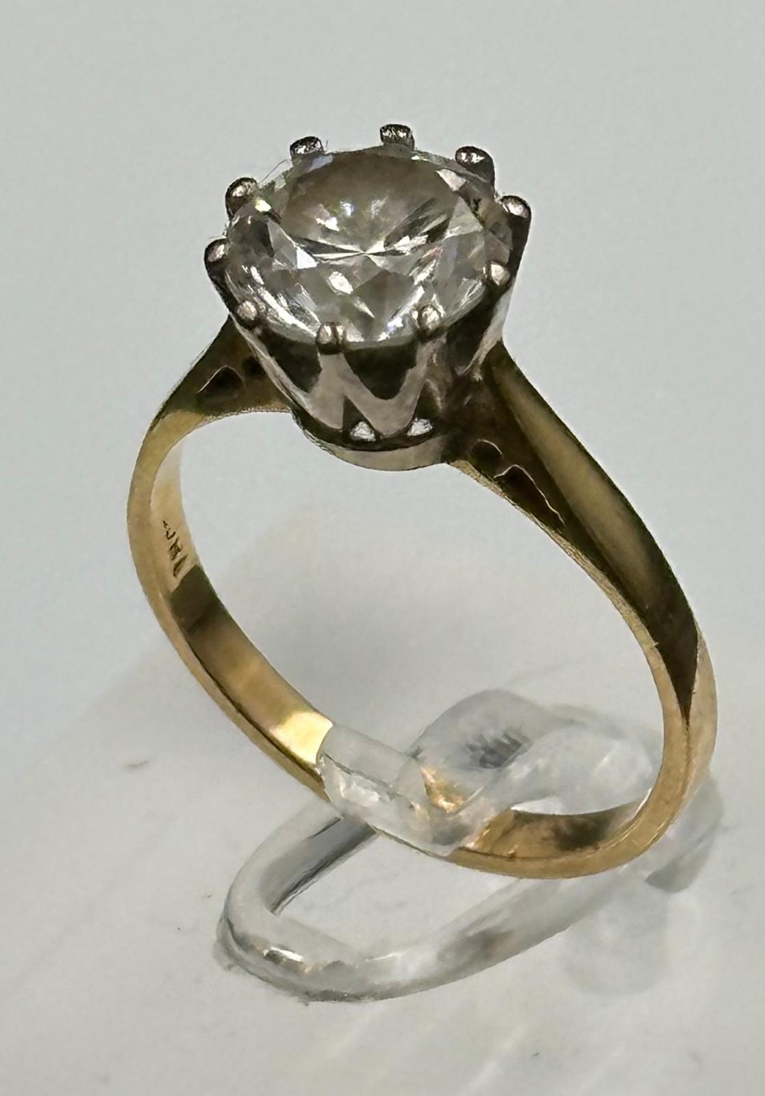 An 18ct gold ring with CZ and approximate weight of 3.9g Size N - Image 2 of 2