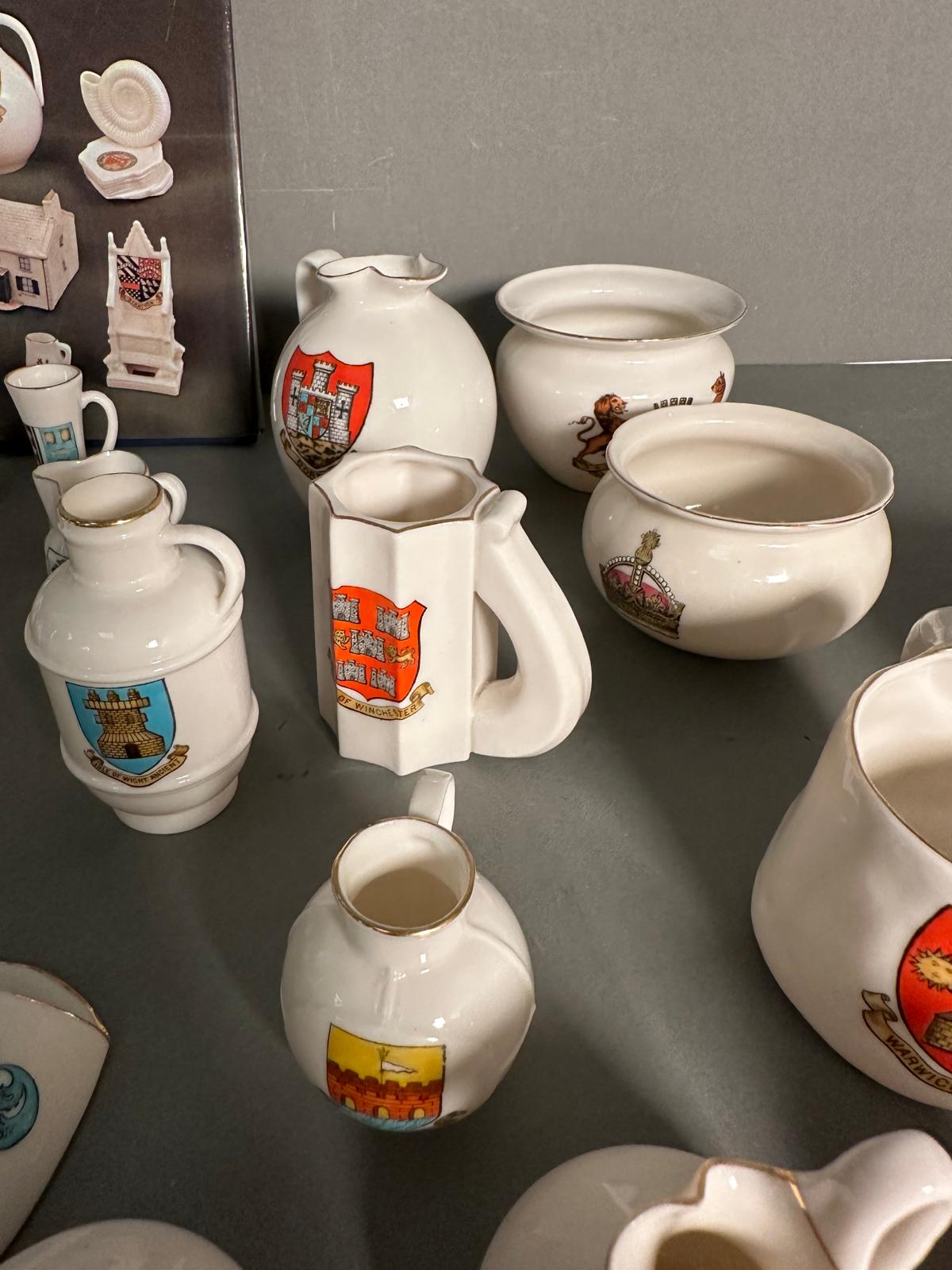A selection of assorted Goss china and a copy of The Price Guide to the models of V.S.H Goss - Image 5 of 6