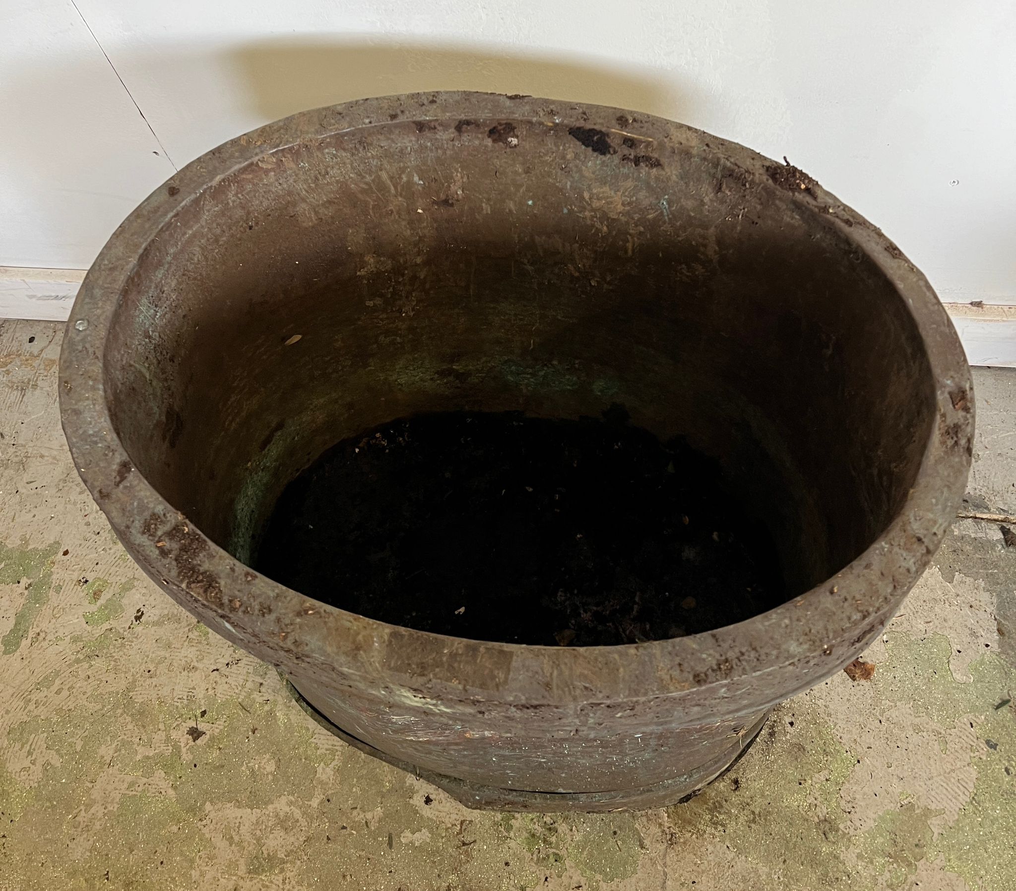 An oval copper planter (H59cm W62cm D48cm) - Image 3 of 4