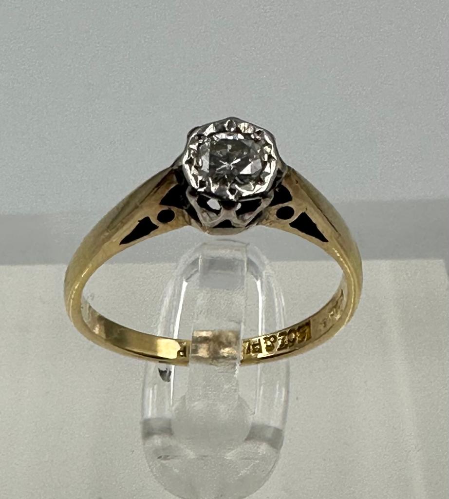 An 18ct yellow gold and platinum set diamond ring, approximate size J1/2 - Image 2 of 5