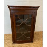 A mahogany glazed corner cabinet (H93cm W60cm D42cm)