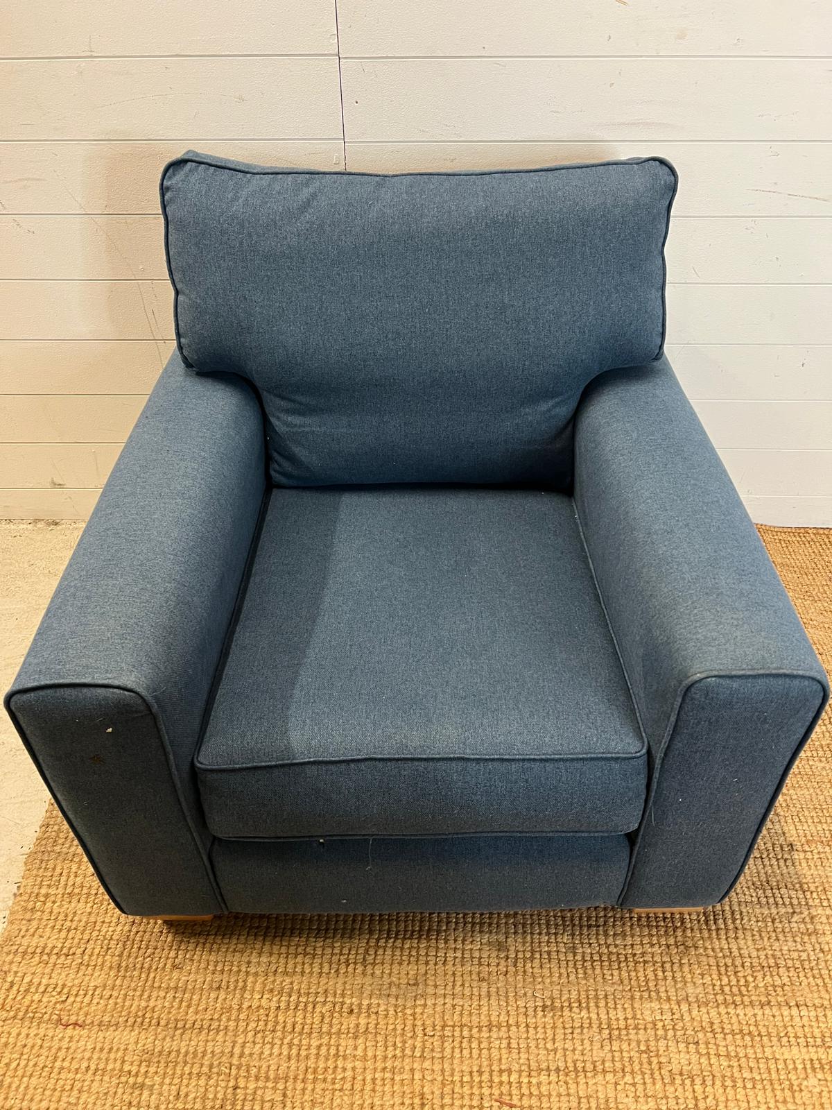 A blue arm chair by Thorngate - Image 2 of 4