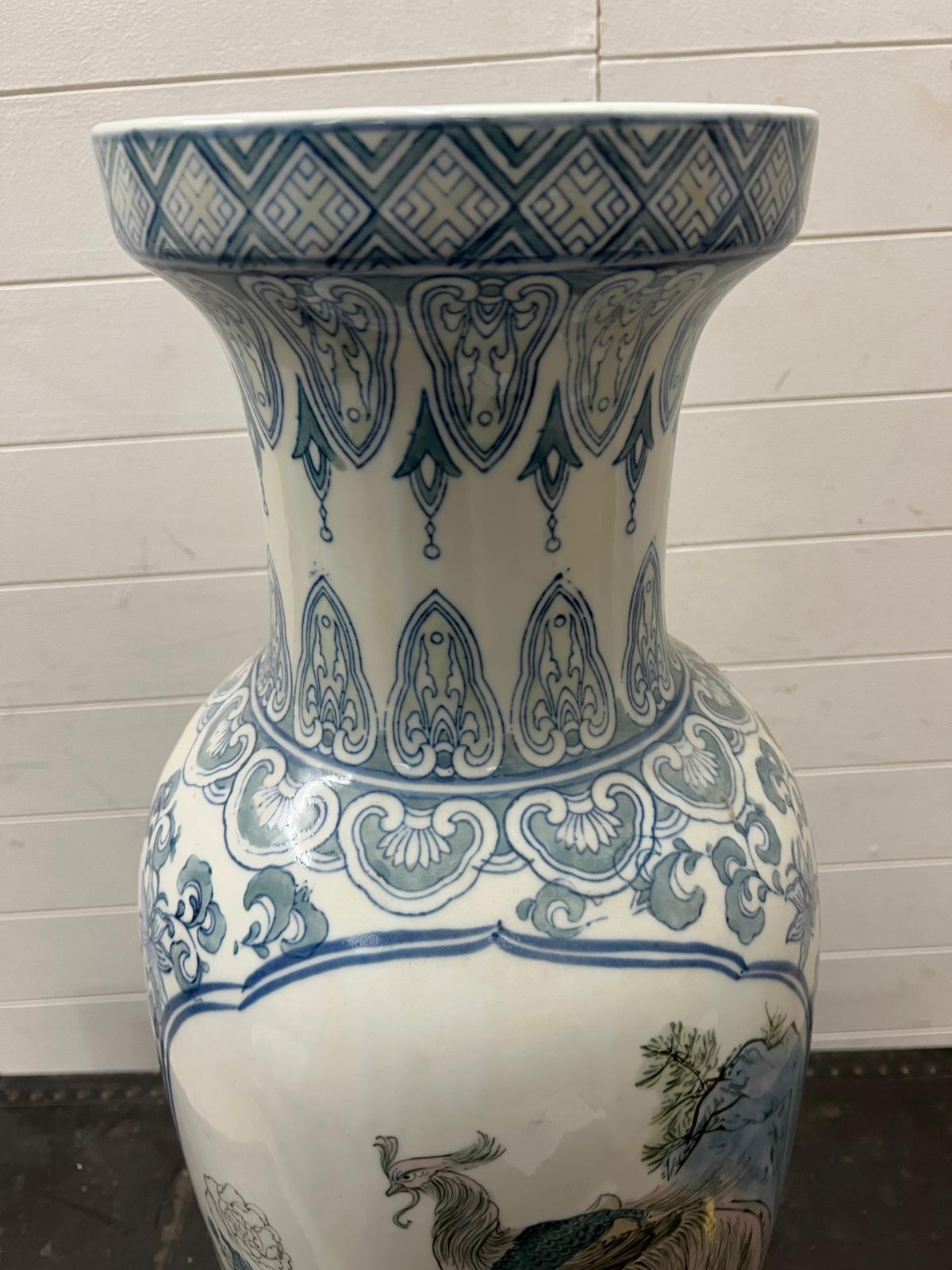 A floor standing blue and white vase (H78cm) - Image 2 of 5